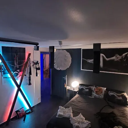 Love hotel Intimiste Adultes Avec Prive - Ile Des Plaisirs *